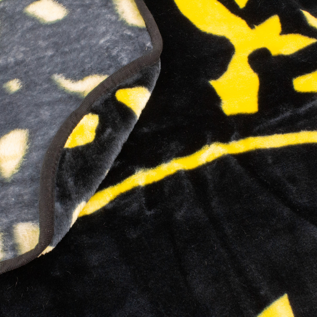 Iowa Hawkeyes Plush Throw Blanket, Bedspread, 86" x 63"