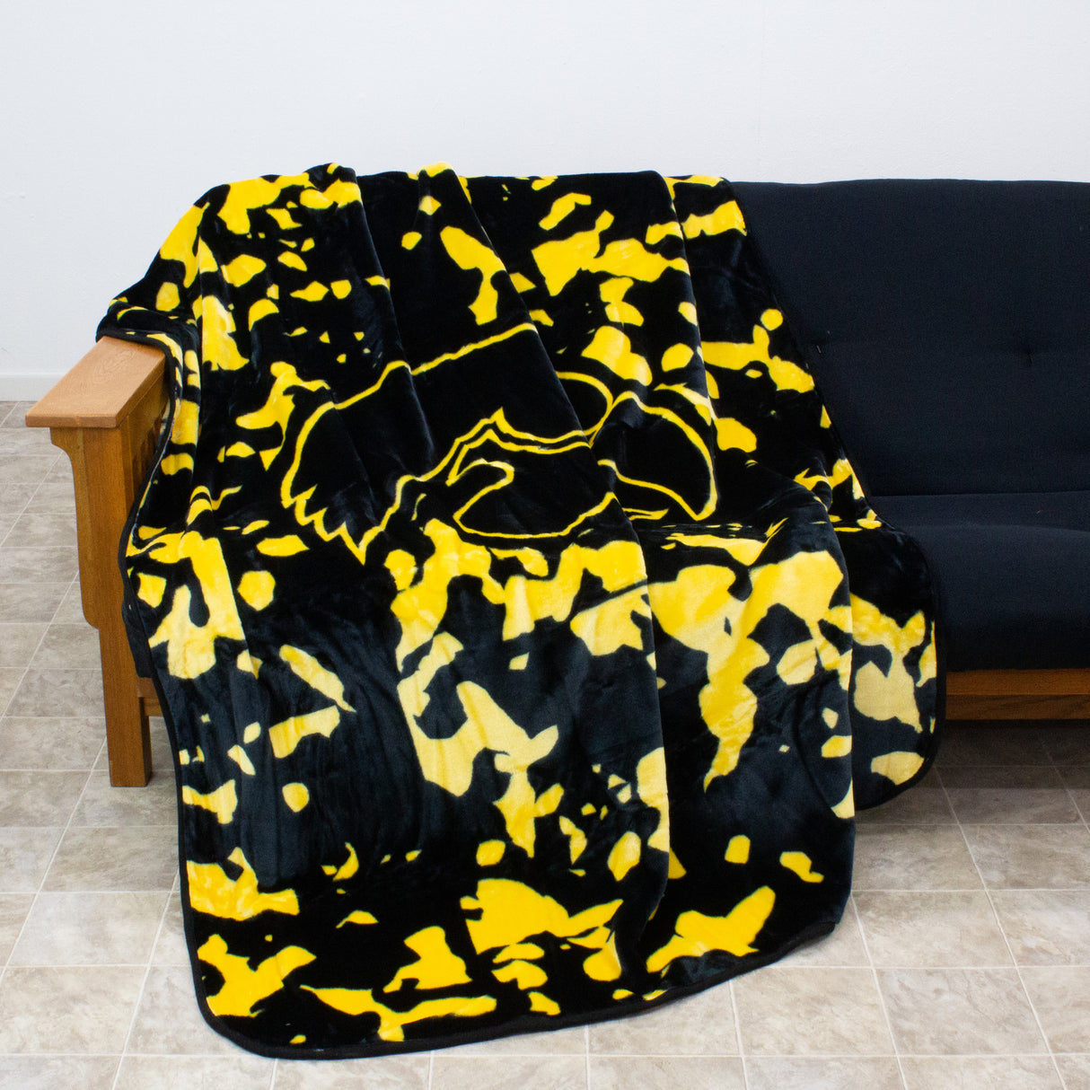 Iowa Hawkeyes Huge Soft Plush Throw Blanket, 86" x 63"