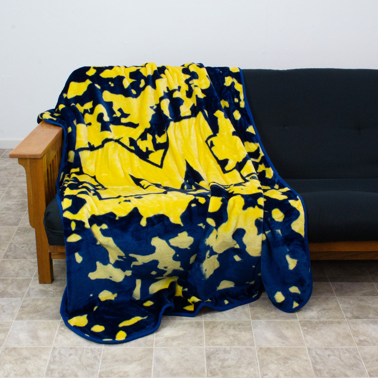 Michigan Wolverines Huge Soft Plush Throw Blanket, 86" x 63"