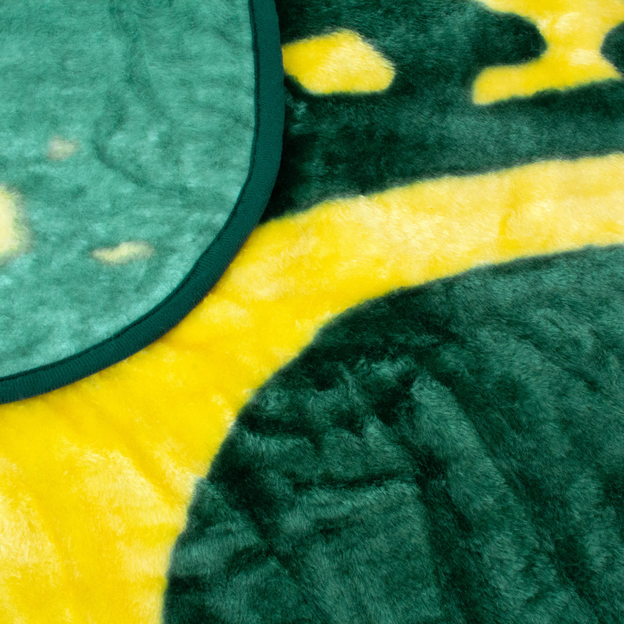 Oregon Ducks Plush Throw Blanket, Bedspread, 86" x 63"