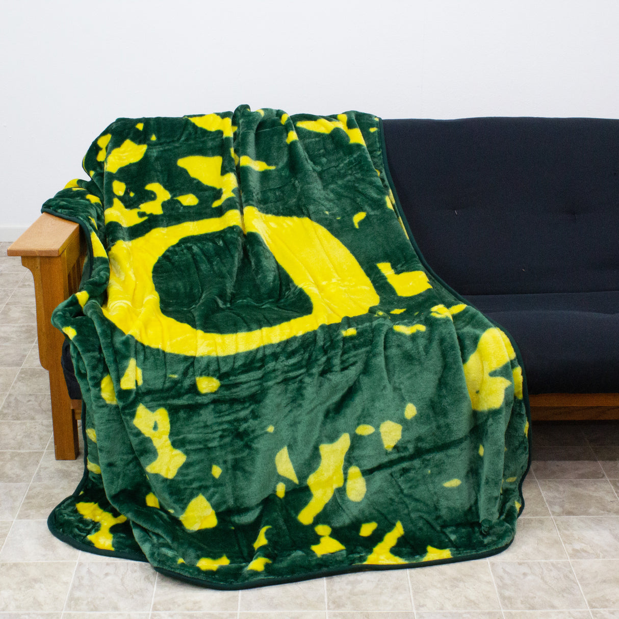 Oregon Ducks Plush Throw Blanket, Bedspread, 86" x 63"