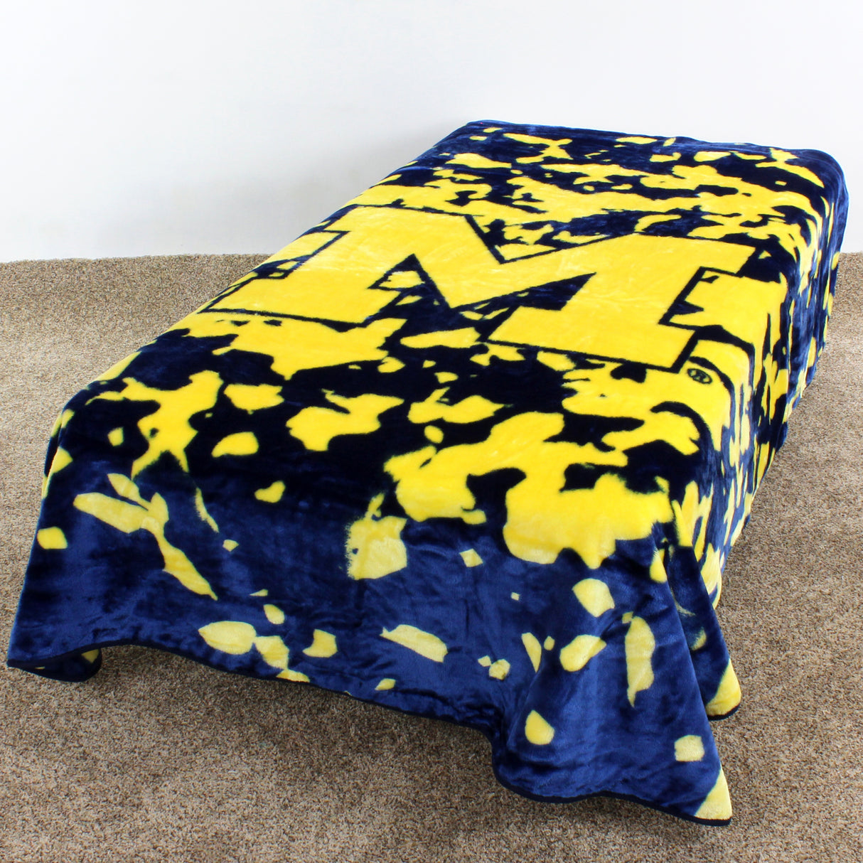 Michigan Wolverines Huge Soft Plush Throw Blanket, 86" x 63"