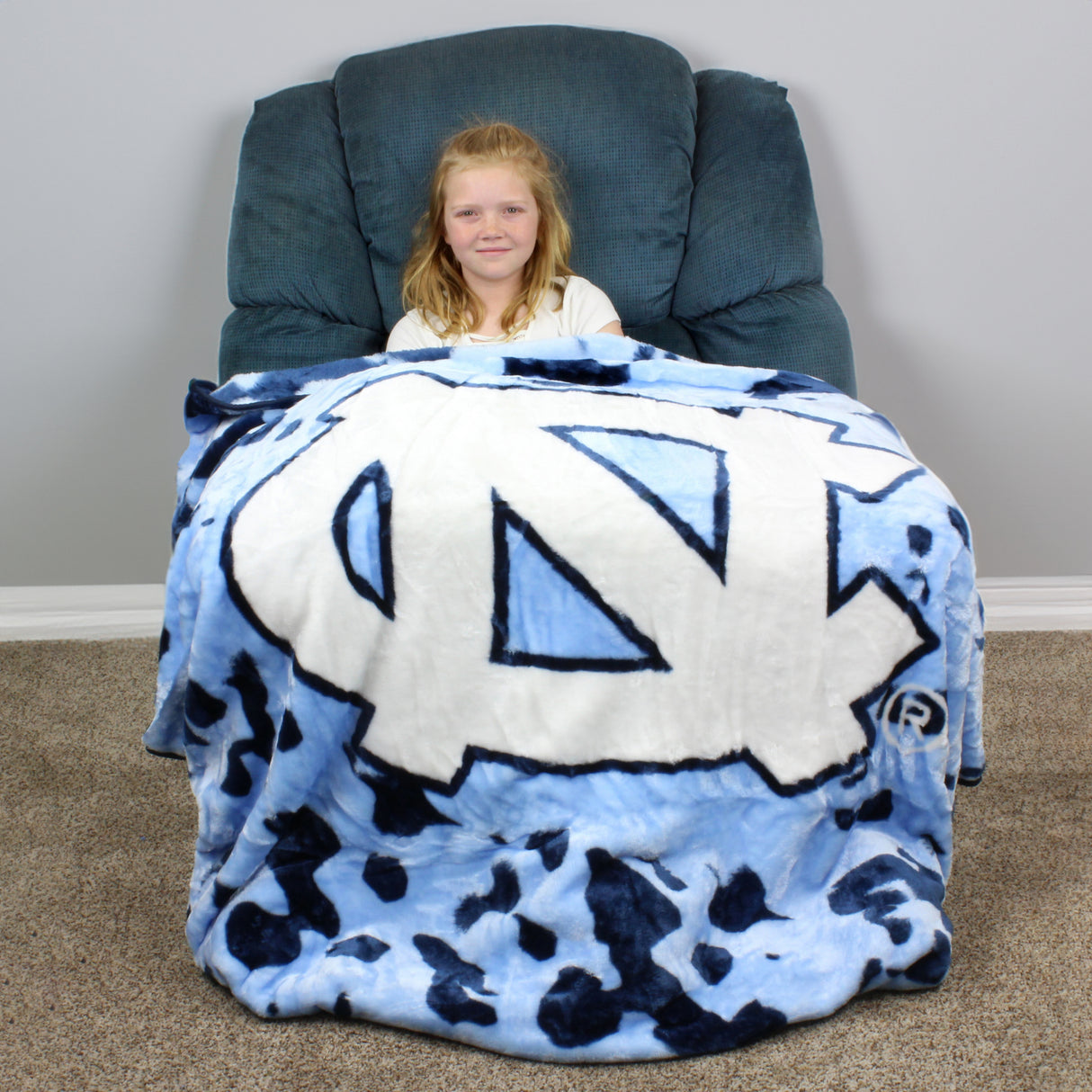 North Carolina Tar Heels Huge Soft Plush Throw Blanket, 86" x 63"