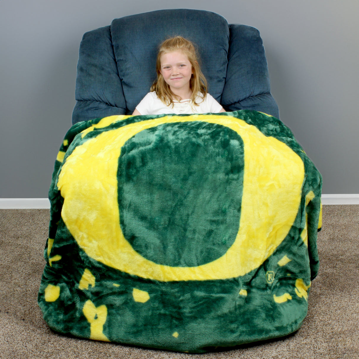 Oregon Ducks Huge Soft Plush Throw Blanket, 86" x 63"