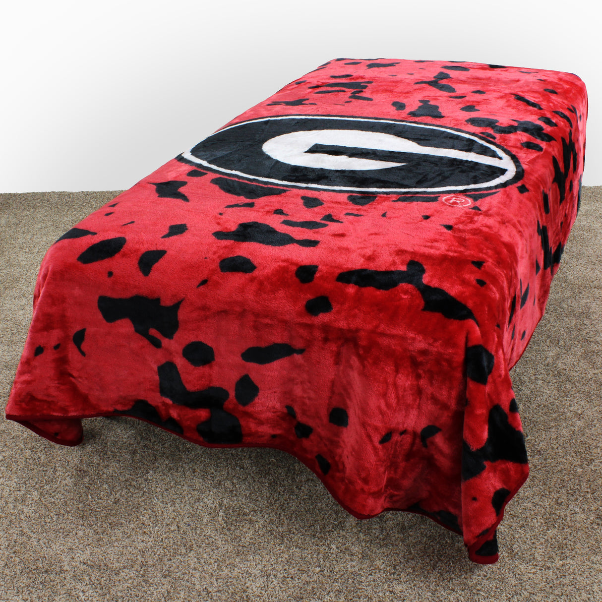 Georgia Bulldogs Huge Soft Plush Throw Blanket, 86" x 63"