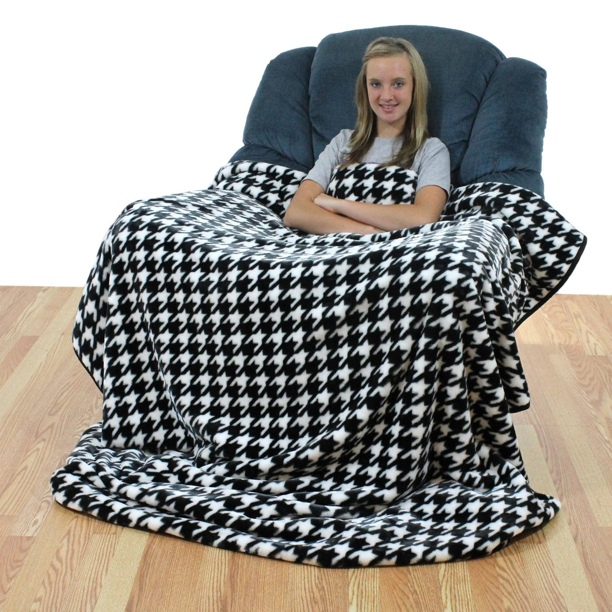 Houndstooth Print Huge Soft Plush Throw Blanket, 86" x 63"