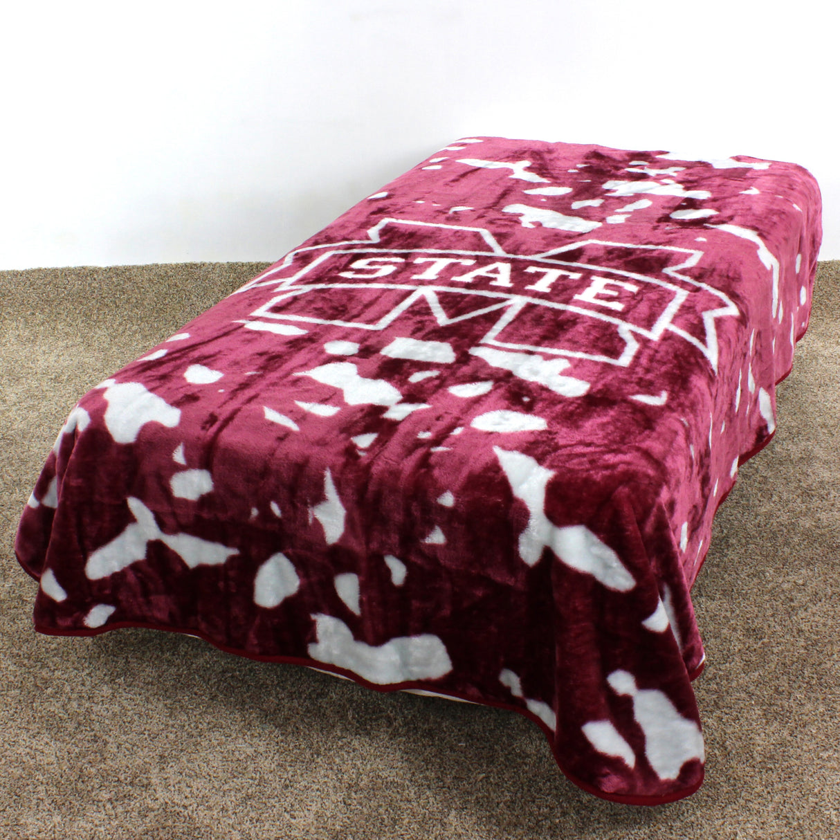 Mississippi State Bulldogs Plush Throw Blanket, Bedspread, 86" x 63"