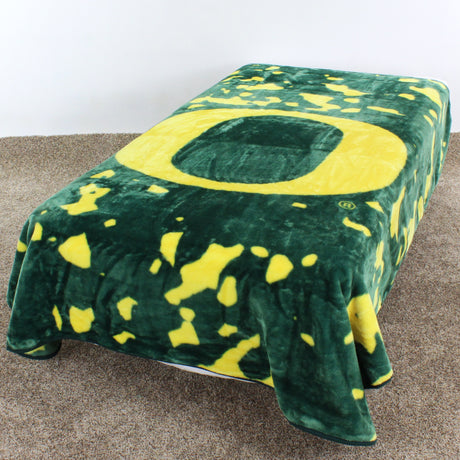 Oregon Ducks Huge Soft Plush Throw Blanket, 86" x 63"