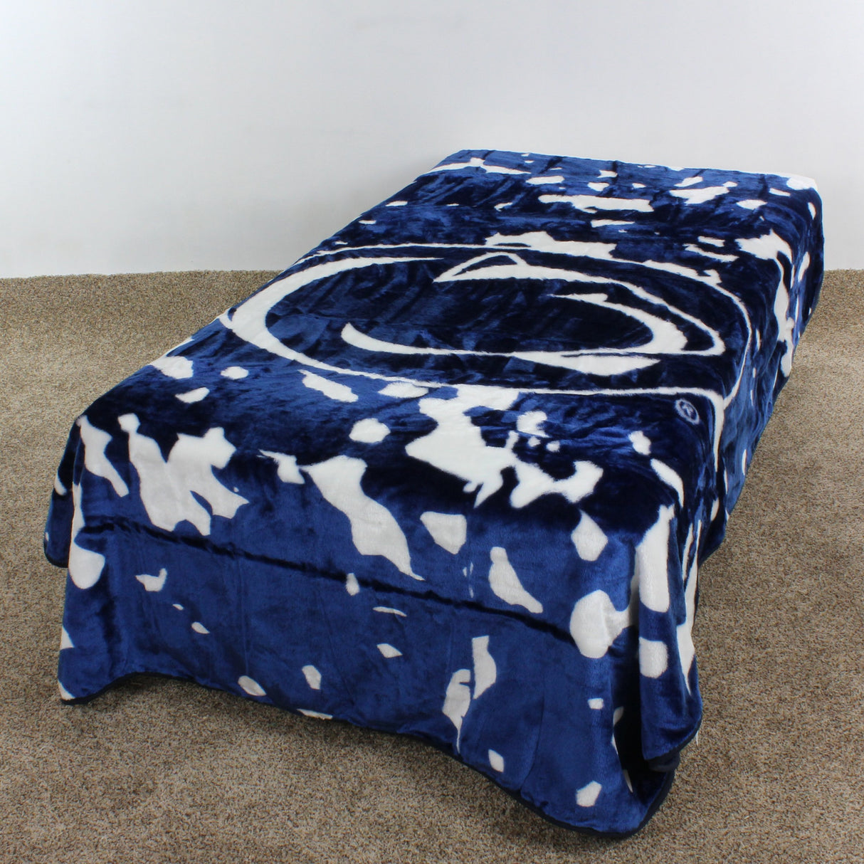 Penn State Nittany Lions Plush Throw Blanket, Bedspread, 86" x 63"